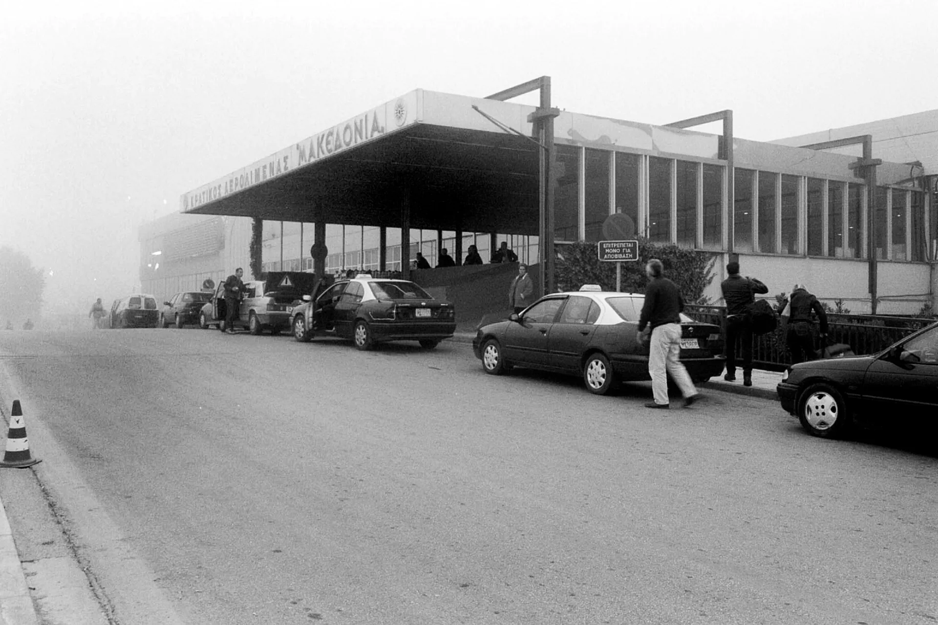 Θεσσαλονίκη, ποιήματα, Ντίνος Χριστιανόπουλος, Ζωή Καρέλλη, Μανόλης Αναγνωστάκης, Γιώργος Βαφόπουλος, Γιώργος Ιωάννου, Γιώργος Θέμελης, Μάρκος Μέσκος, Νίκος Γαβριήλ Πεντζίκης, Νίκος-Αλέξης Ασλάνογλου, Αλέξης Τραϊανός
