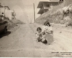 Η οδός Βυζαντίου όταν ήταν ακόμα χωματόδρομος. Πηγή: Αρχείο Γιάννη Ταμιωλάκη).